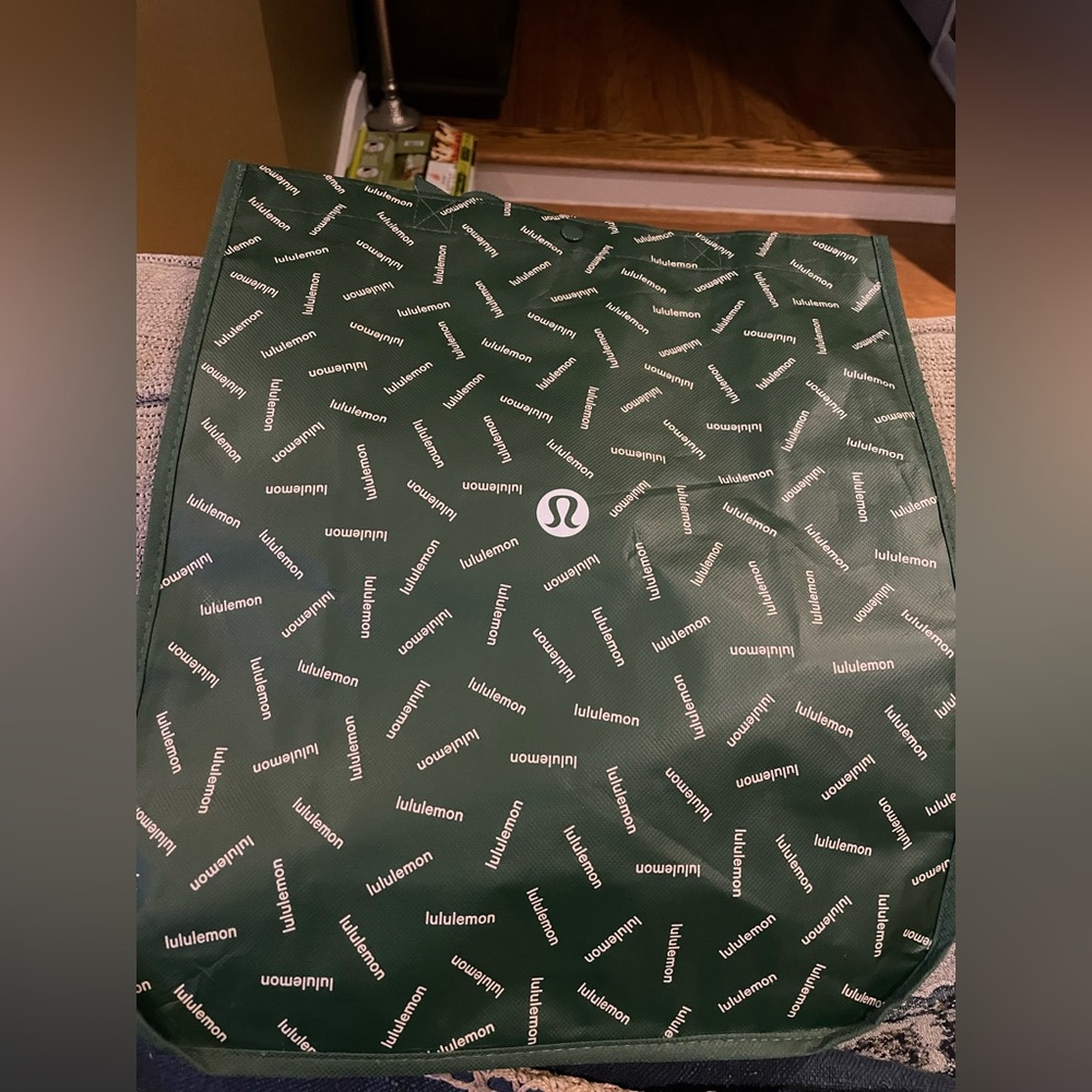 Lululemon large green reusable tote